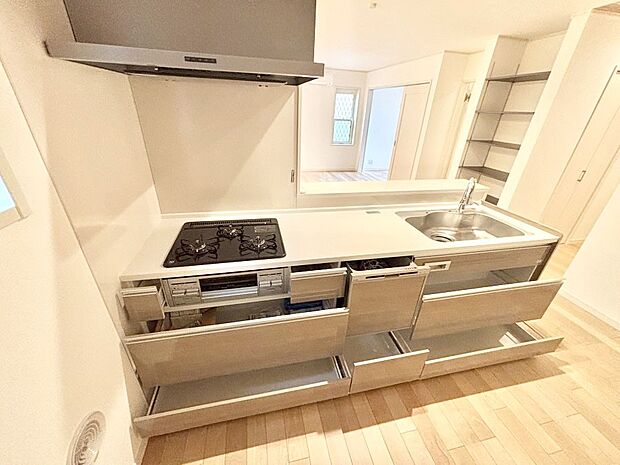 使いやすさを優先したスライド式収納タイプ！