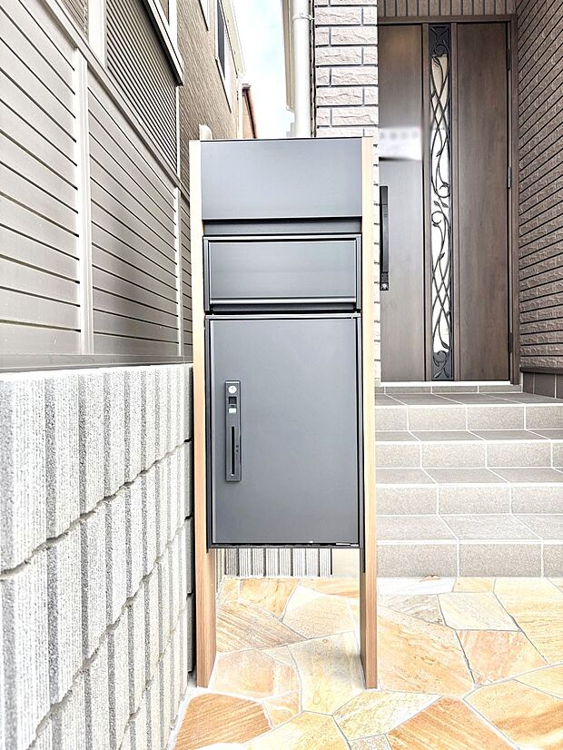シンプルデザインのポスト。