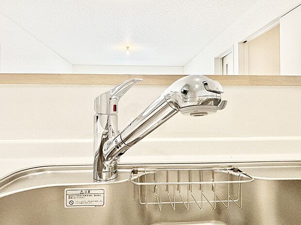 いつでも清潔なおいしいお水を。一つの水栓で水道水と浄水を使い分け。