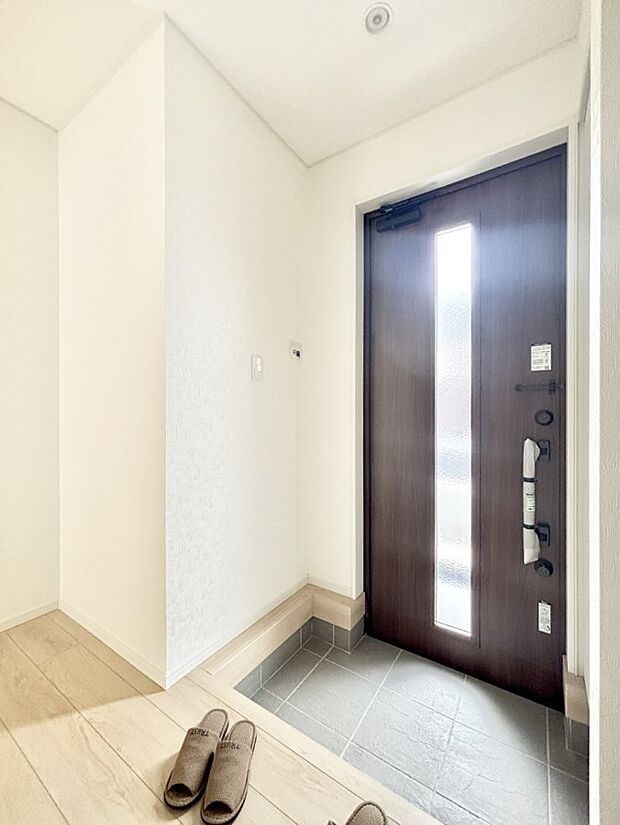 明るい玄関はお客様をお出迎えするのにぴったりです!