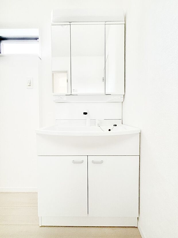 収納力と機能性に優れた洗面化粧台