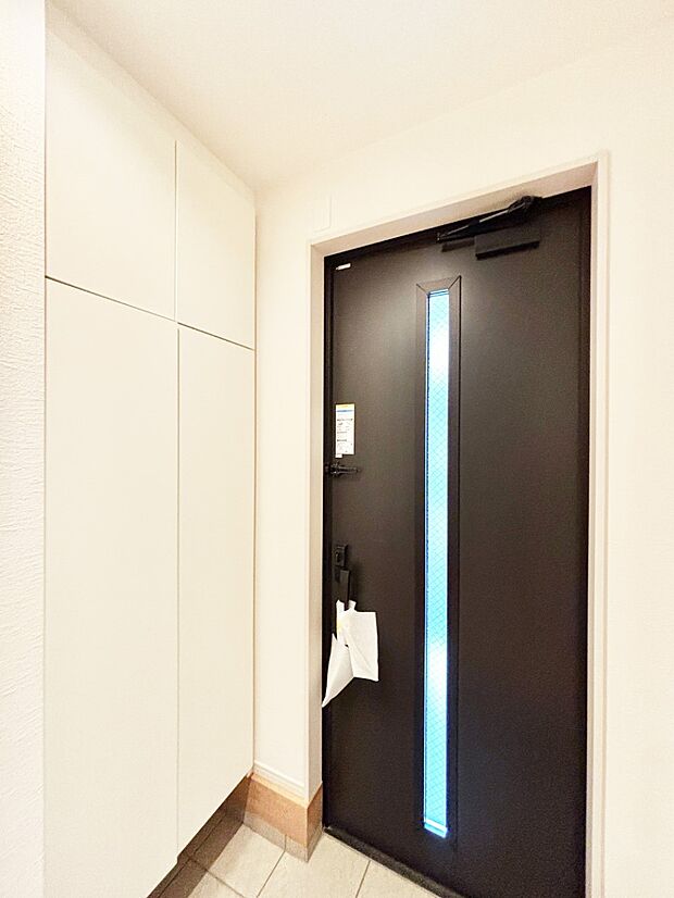 明るい玄関はお客様をお出迎えするのにぴったりです!
