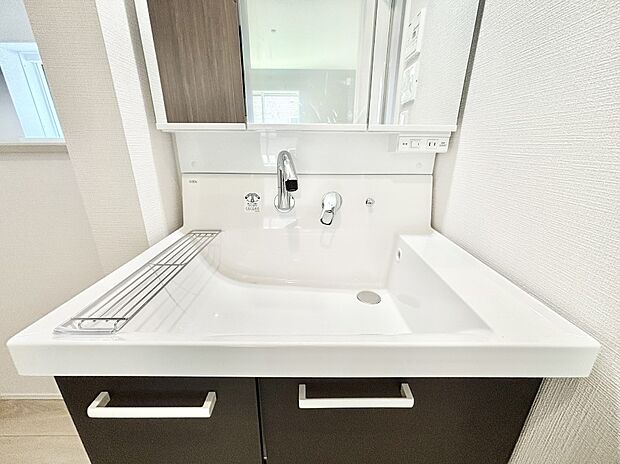 ハンドシャワー付き！使いやすい洗面台。