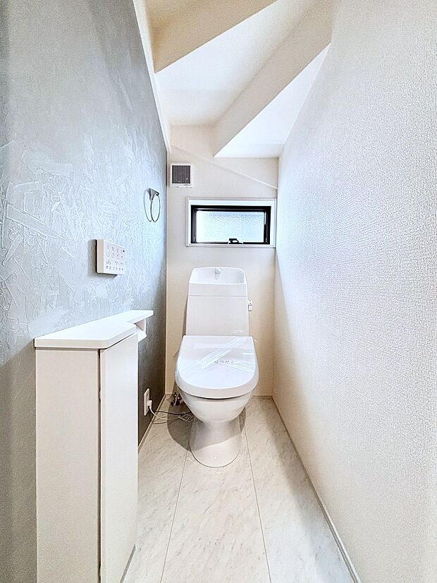 明るく清潔感のあるトイレです。 
