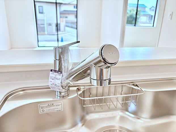 いつでも清潔なおいしいお水を。一つの水栓で水道水と浄水を使い分け。