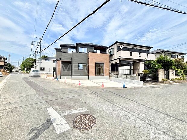 角地なので日当たりも良く、お家が堂々として見えます。