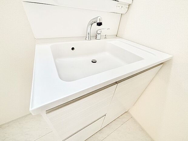 ハンドシャワー付き!使いやすい洗面台。