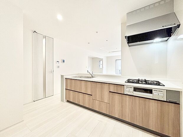 ゆとりあるキッチンではご家族と楽しくお料理ができます。