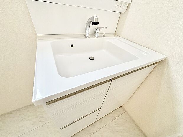 ハンドシャワー付き!使いやすい洗面台。