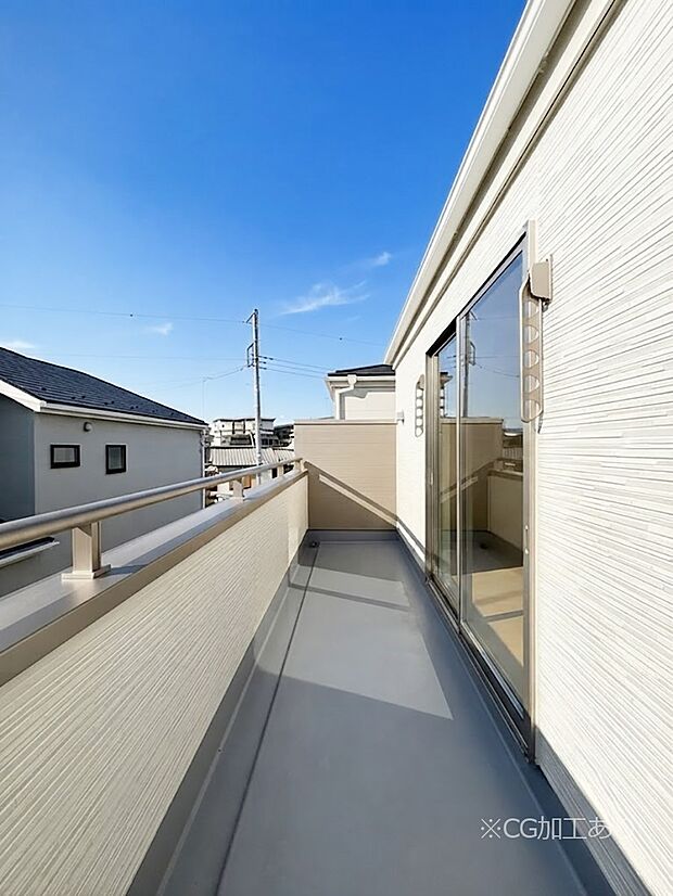 ゆったりバルコニーだから沢山お洗濯ものを干せます。