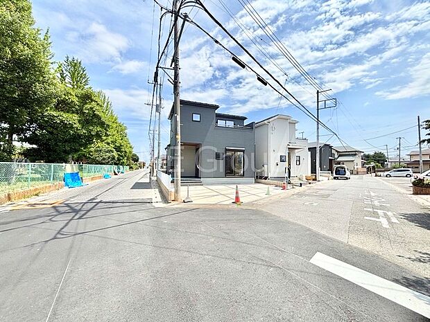 角地なので日当たりも良く、お家が堂々として見えます。