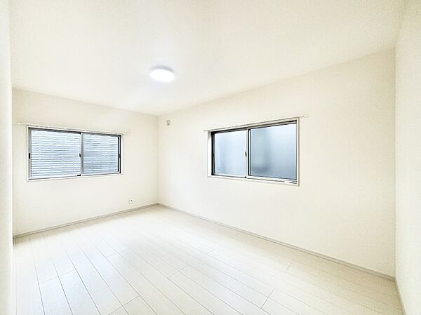 使いやすい形でベットや家具の置き方にも困ることもありません。
