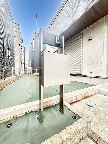 シンプルデザインのポスト。