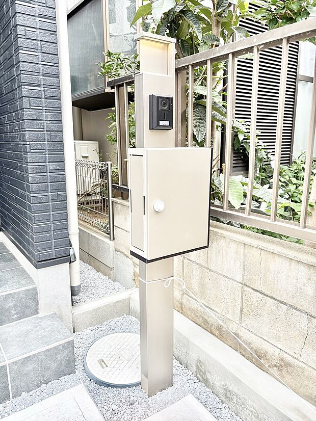 シンプルデザインのポスト。