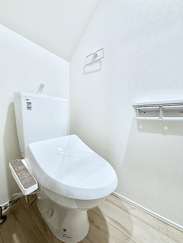 ウォシュレット付きトイレが安心の2ヶ所!朝のバタバタも一安心です。
