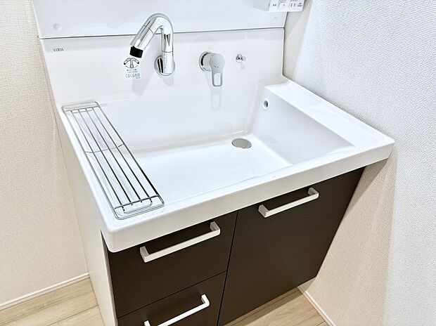 ハンドシャワー付き!使いやすい洗面台。