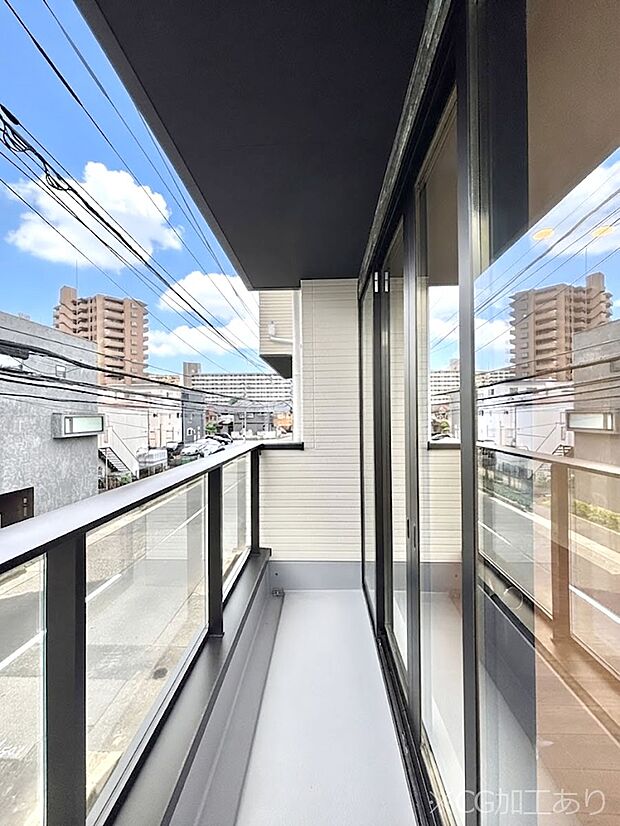 暖かな陽光が降り注ぐバルコニーはお洗濯におすすめ。爽やかな風も心地よいです。