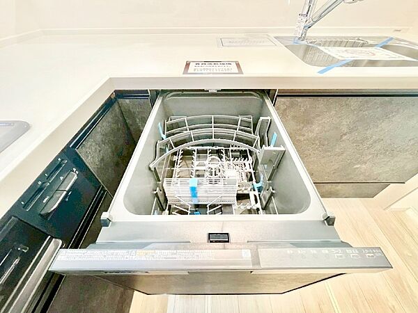 面倒なお片づけは食洗機にお任せ！家事の負担が減って、時間にも気持ちにもゆとりができます。