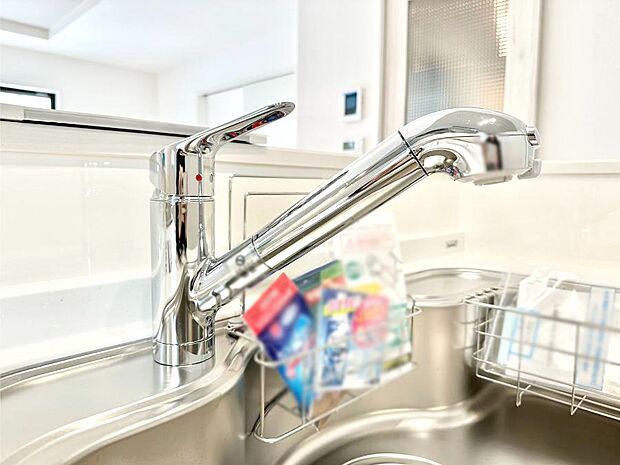 いつでも清潔なおいしいお水を。一つの水栓で水道水と浄水を使い分け。