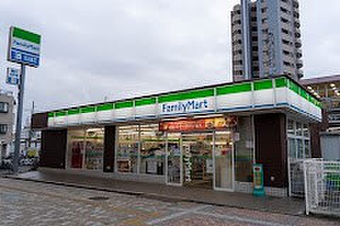 コンビニ 500m ファミリーマート 西武狭山ケ丘駅前店