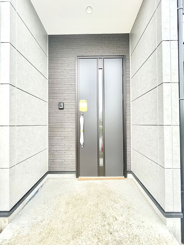 大切な家族、来客を出迎える玄関。