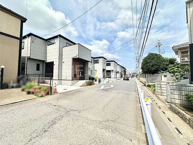 前面道路はきちんと整備されています  