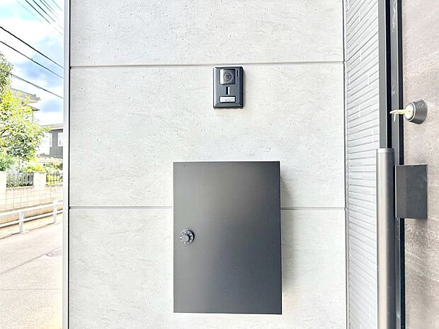 シンプルデザインのポスト。