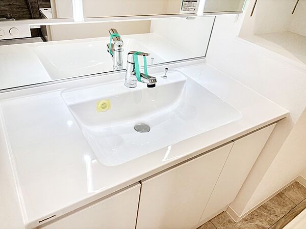 ハンドシャワー付き！使いやすい洗面台。