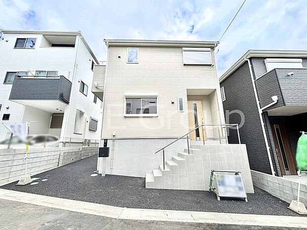 たっぷりの陽光と開放感に包まれる明るい住まい