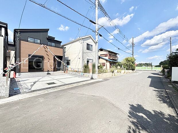 前面道路はきちんと整備されています