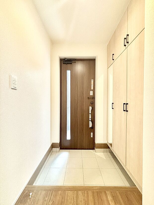 家族の帰宅やお客様をあたたかく迎える玄関  