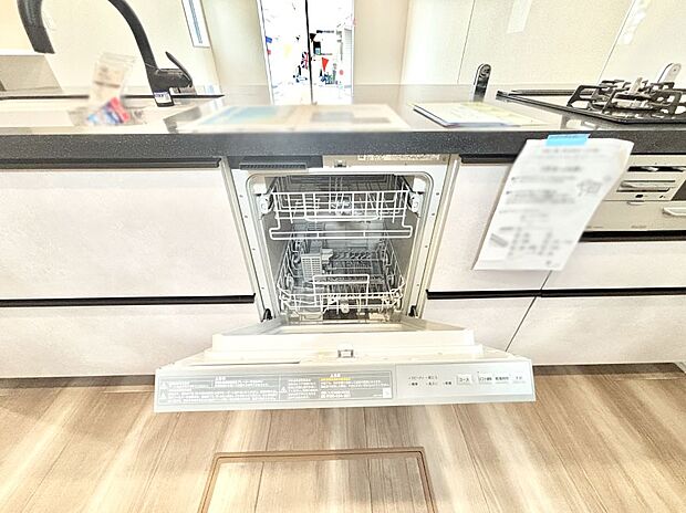 面倒なお片づけは食洗機にお任せ！家事の負担が減って、時間にも気持ちにもゆとりができます。