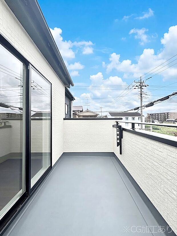 暖かな陽光が降り注ぐバルコニーはお洗濯におすすめ。爽やかな風も心地よいです。 