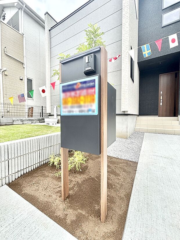 シンプルデザインのポスト。