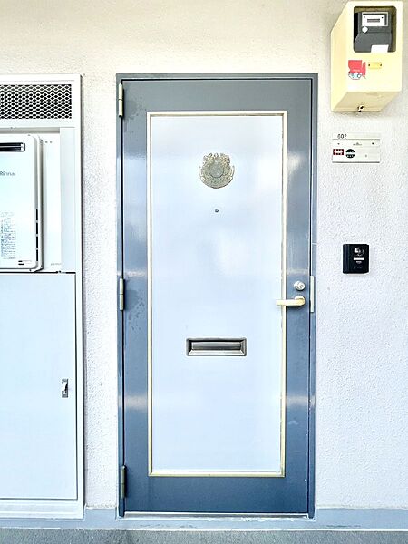 シンプルで落ち着いた雰囲気の玄関周り