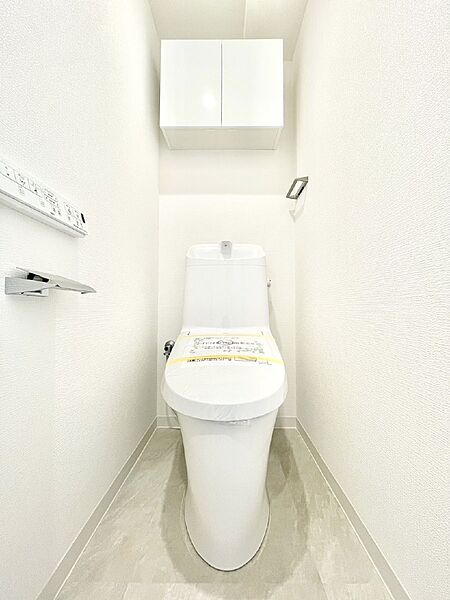 明るく清潔感のあるトイレです。
