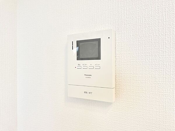 訪問者が一目でわかる安心のＴＶモニター付きインターホン。