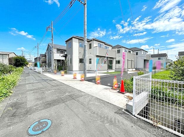 前面道路はきちんと整備されています  