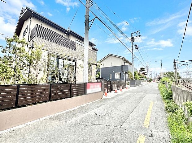 前面道路はきちんと整備されています