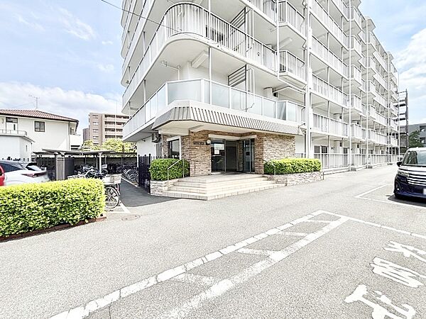 落ち着いた雰囲気のエントランス