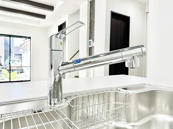 いつでも清潔なおいしいお水を。一つの水栓で水道水と浄水を使い分け。