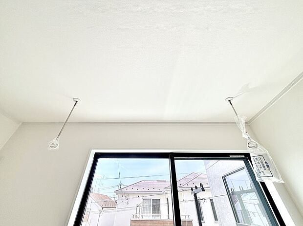 室内物干しポール。梅雨や花粉の時期に大活躍します。  