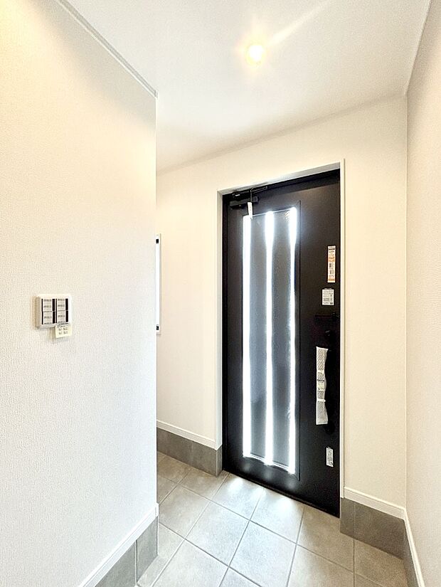 明るい玄関はお客様をお出迎えするのにぴったりです!