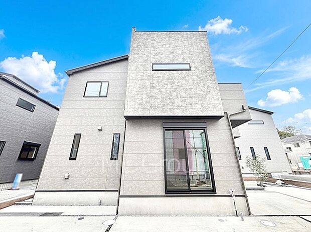 洗練された外観、上質な住空間が広がる室内は永く安心して過ごせる住居です。 