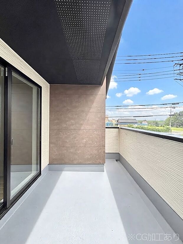 南向きのバルコニー！ご家族の洗濯物はもちろん、お布団もたっぷり干せます！