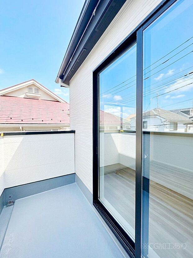 暖かな陽光が降り注ぐバルコニーはお洗濯におすすめ。爽やかな風も心地よいです。