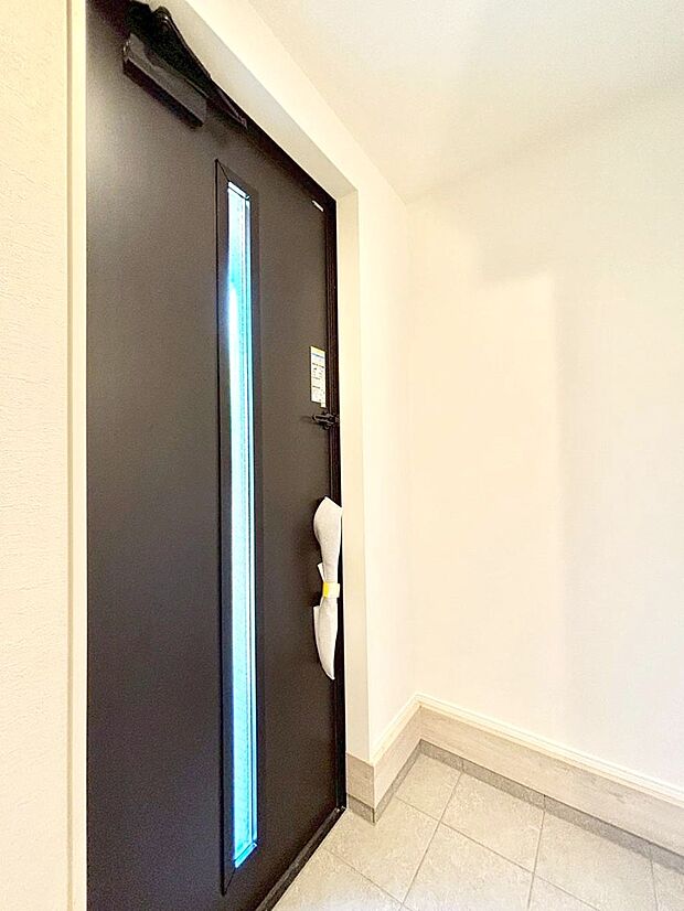 明るい玄関はお客様をお出迎えするのにぴったりです!