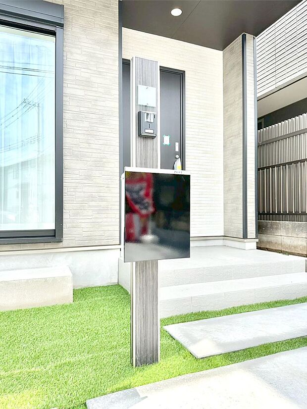 シンプルデザインのポスト。