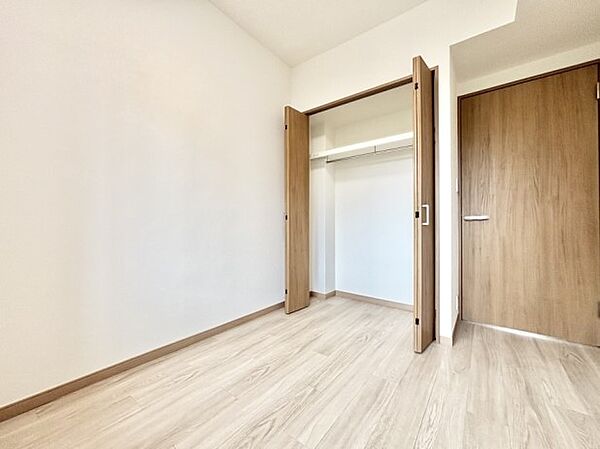 使いやすい形でベットや家具の置き方にも困ることもありません。