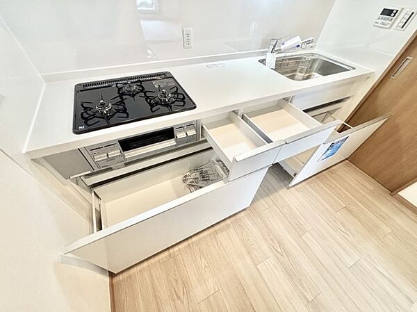 使いやすさを優先したスライド式収納タイプ！